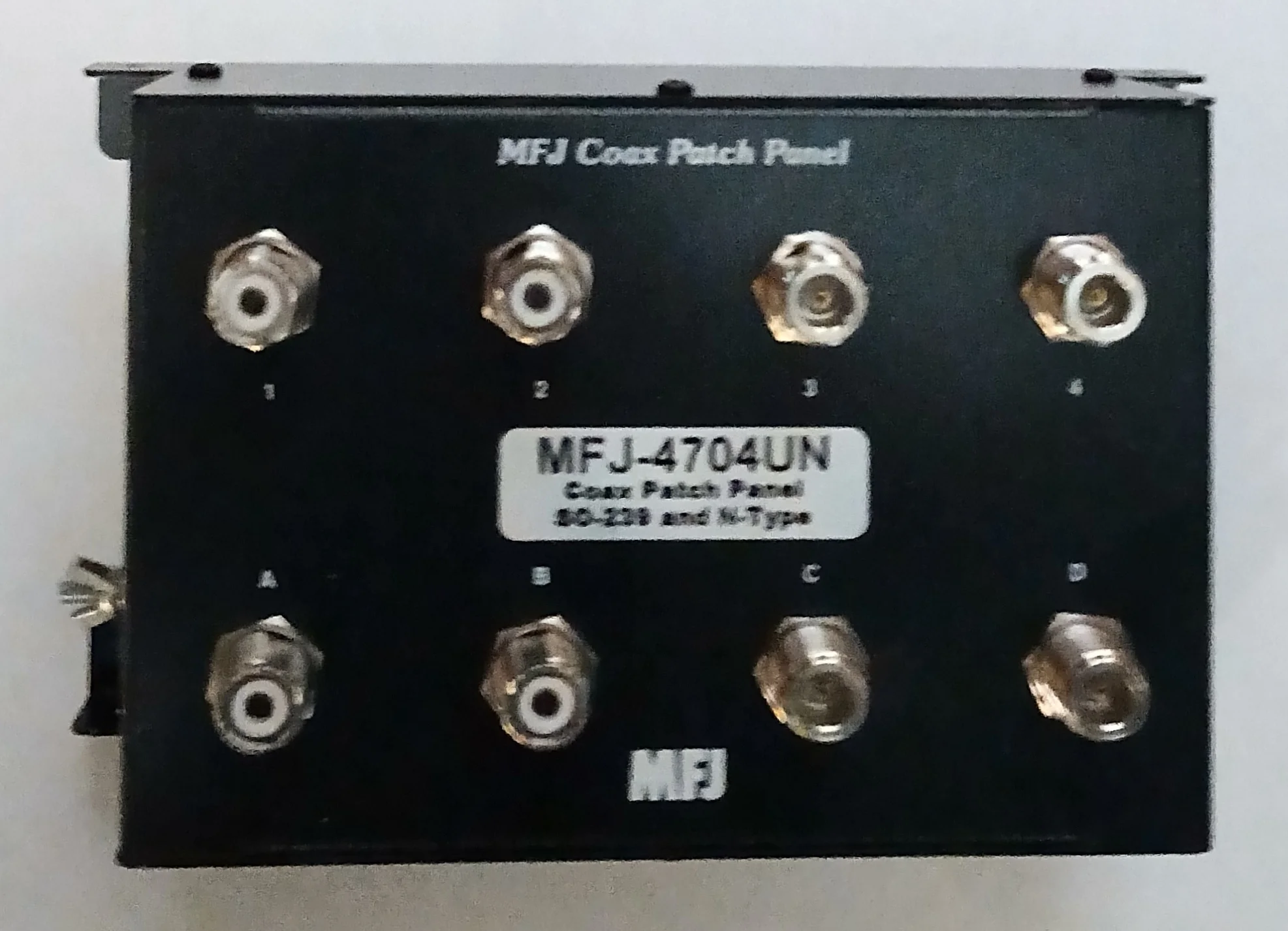 MFJ-4704UN, Coax Patch Panel, 8 Positions, 4 SO-239 and 4 N-Type